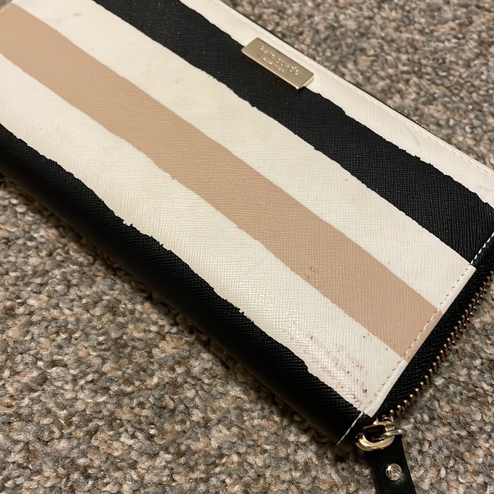 Authentic Kate Spade Wallet - Picture 6 of 10